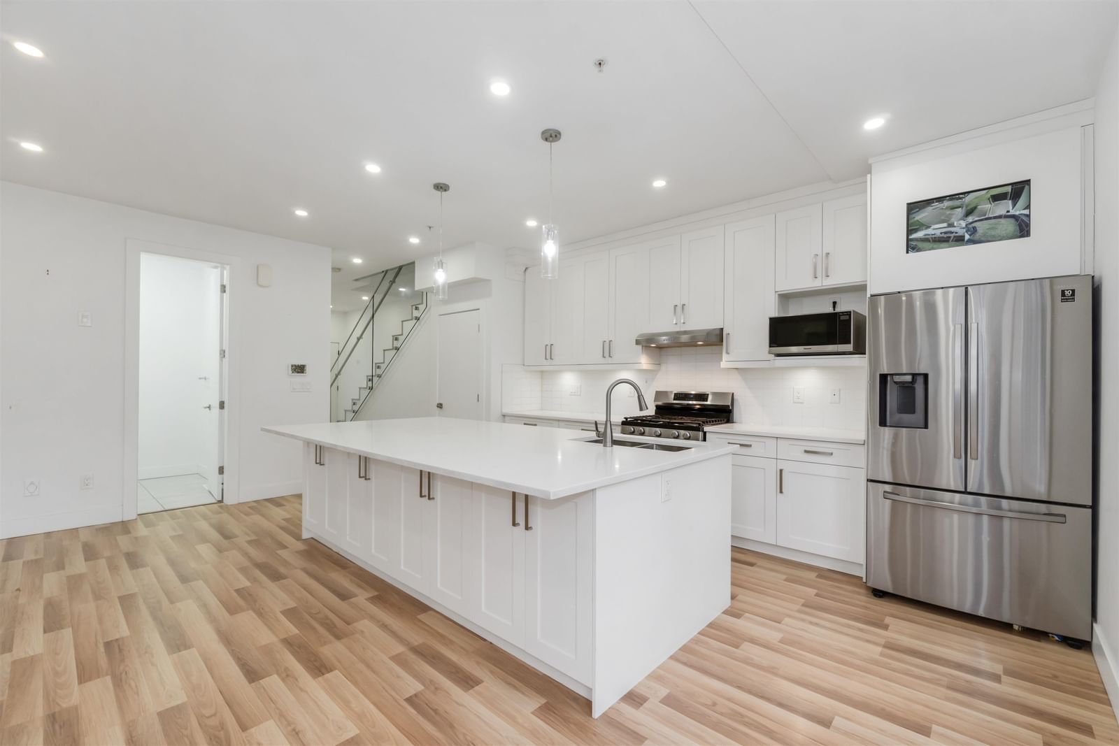 Listing Image 9