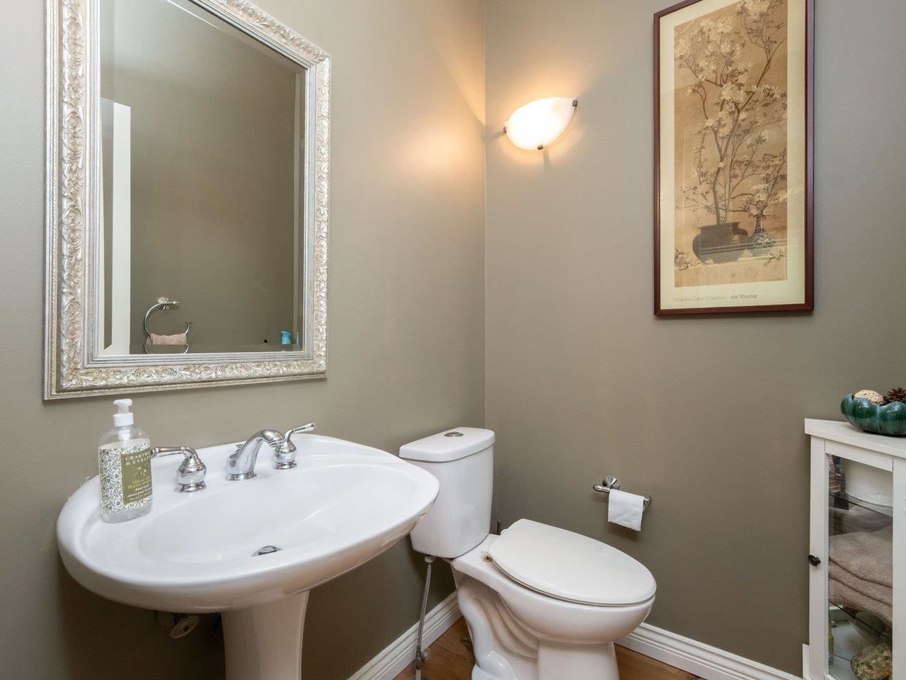 Listing Image 8