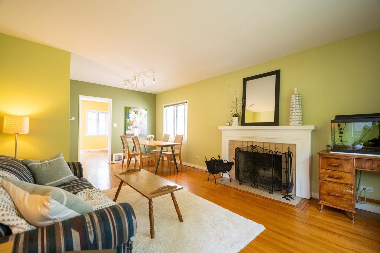 Listing Image 5