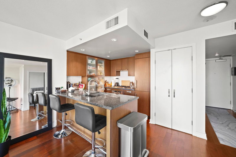 1708 - 1055 Richards Street, Vancouver, V6B 0C2 | Image 2