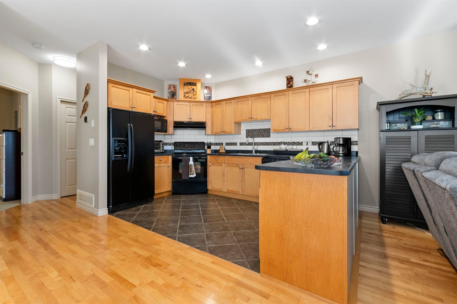 Listing Image 12
