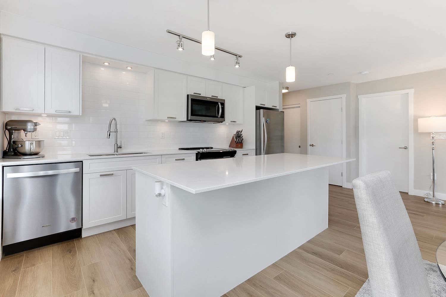 Listing Image 12