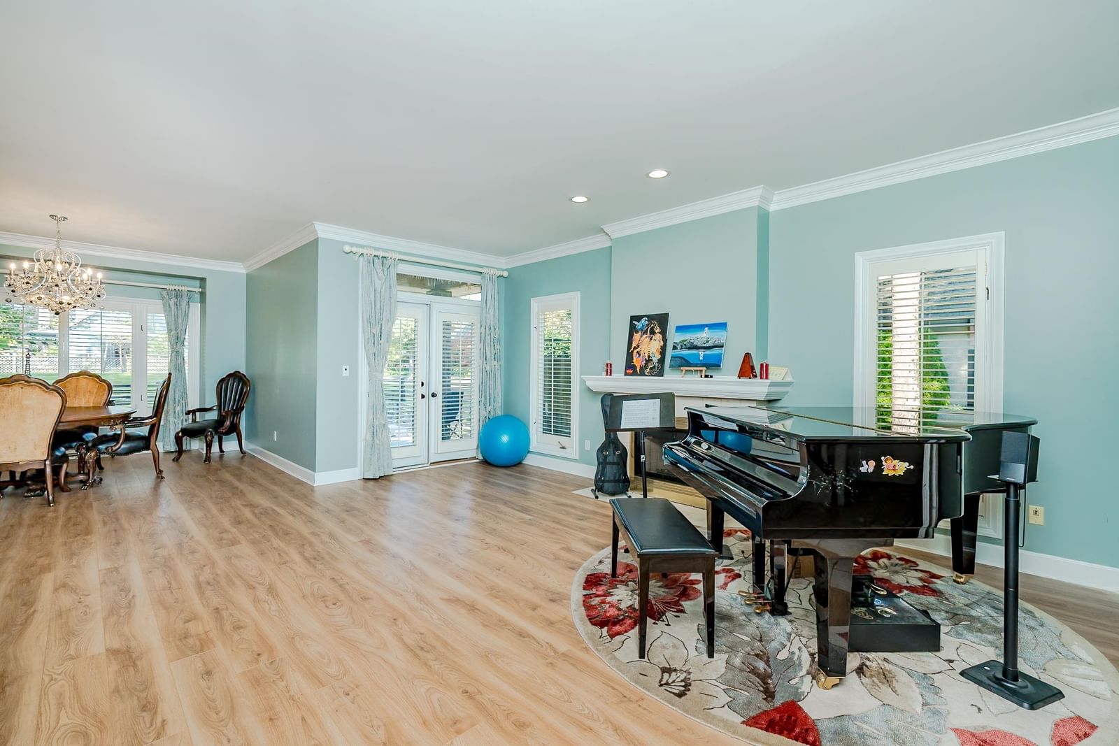 Listing Image 5