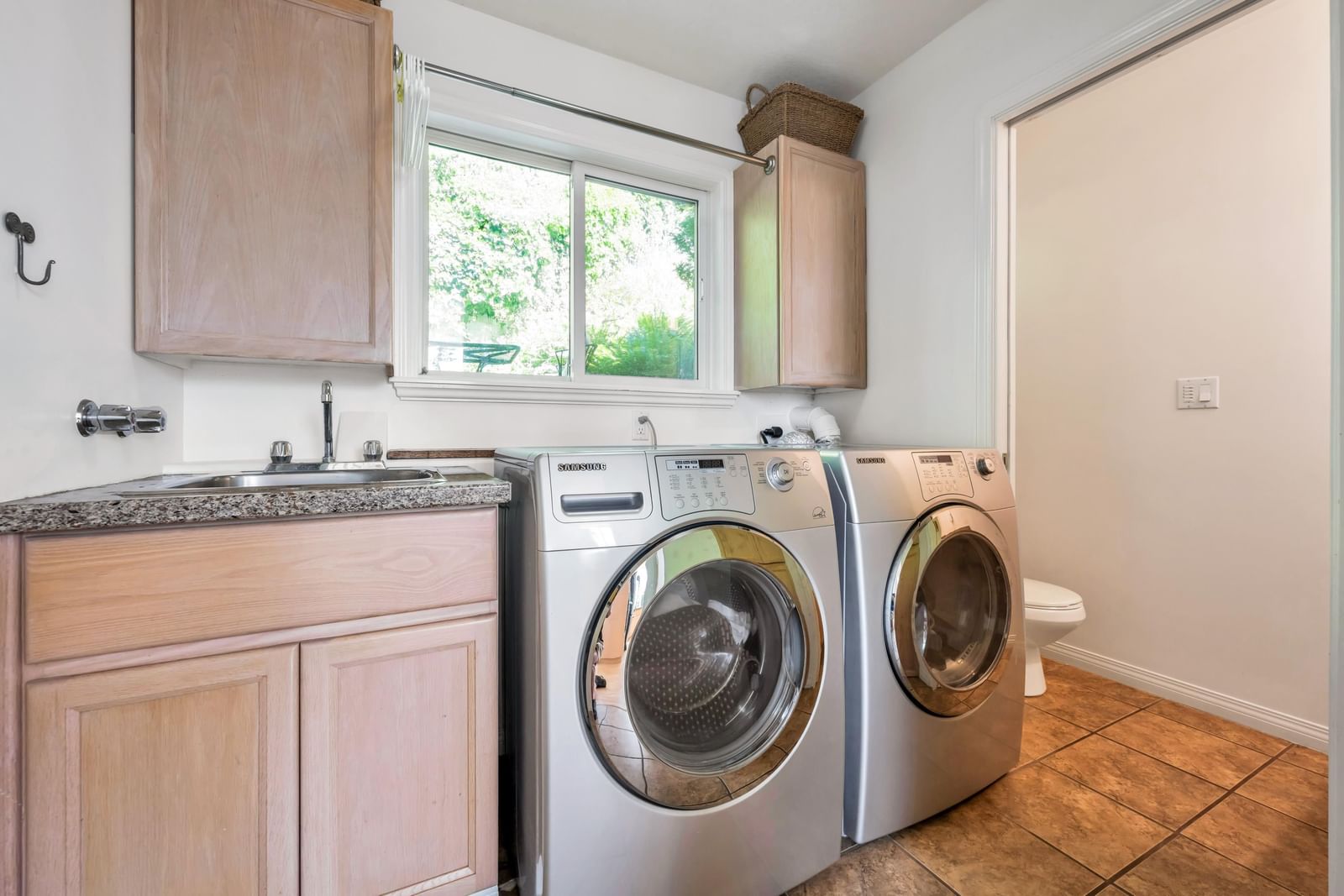 Listing Image 15