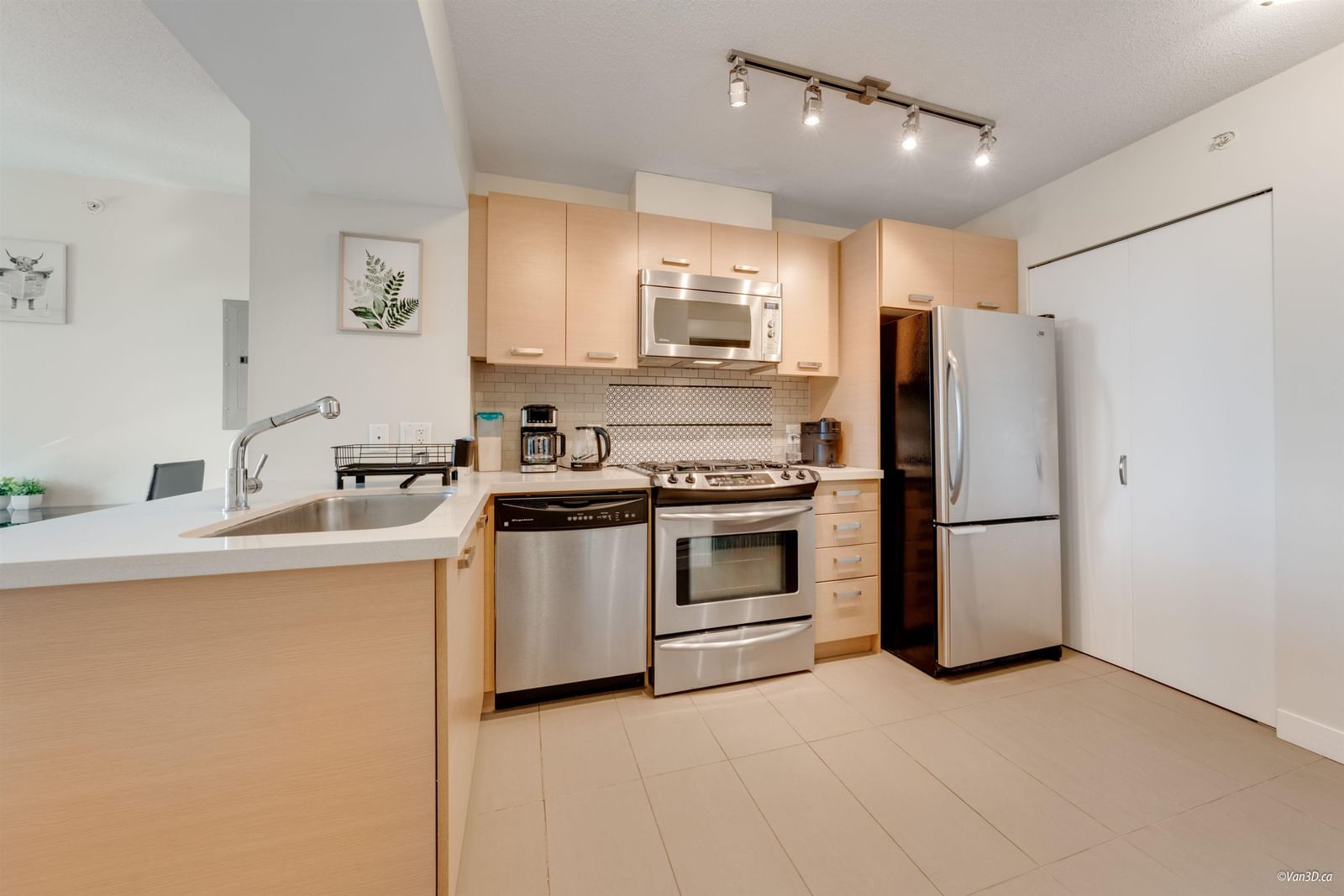 Listing Image 5