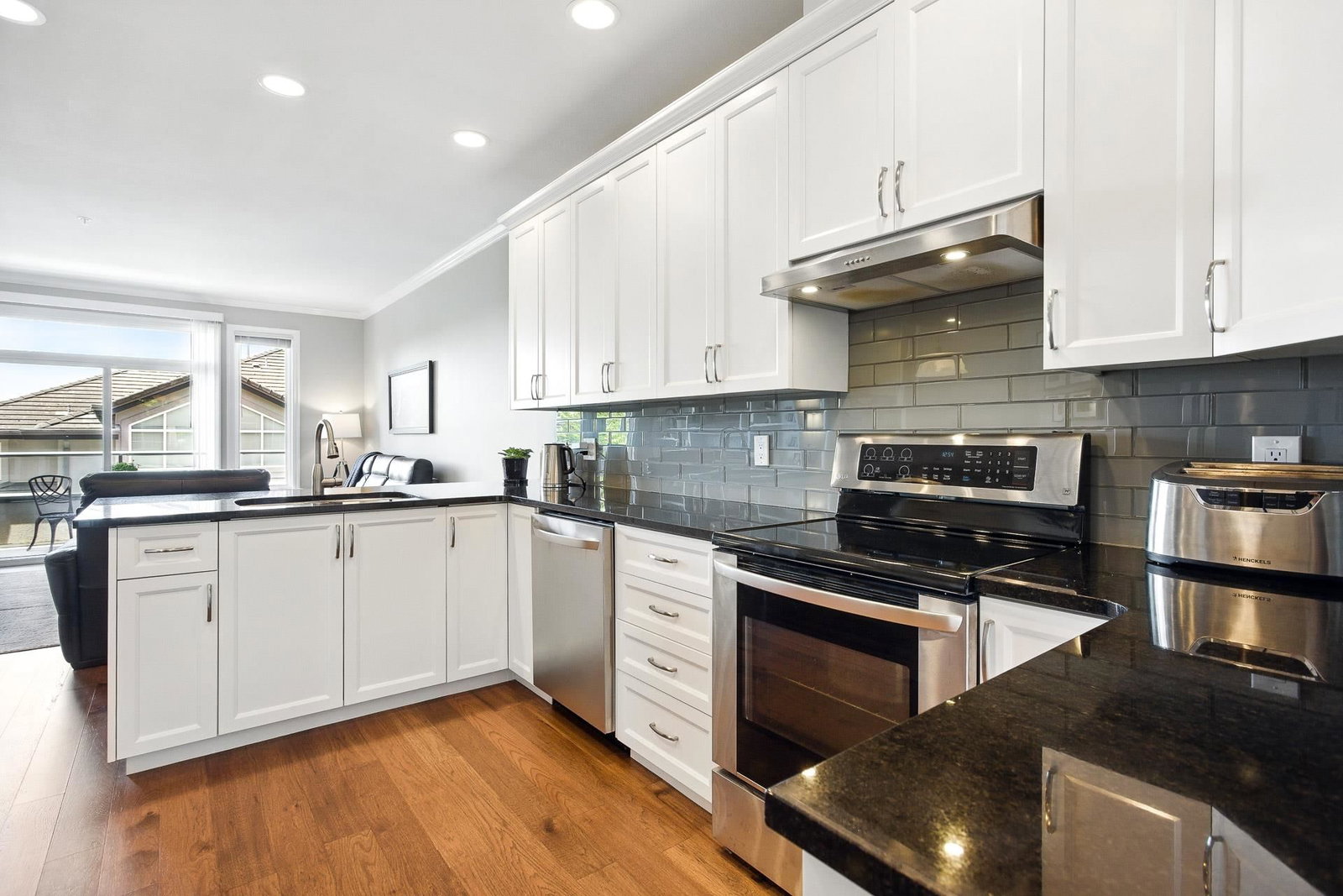 Listing Image 10