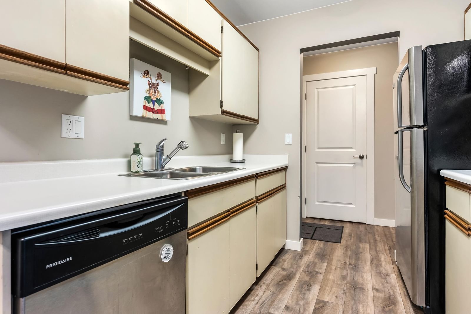 Listing Image 11