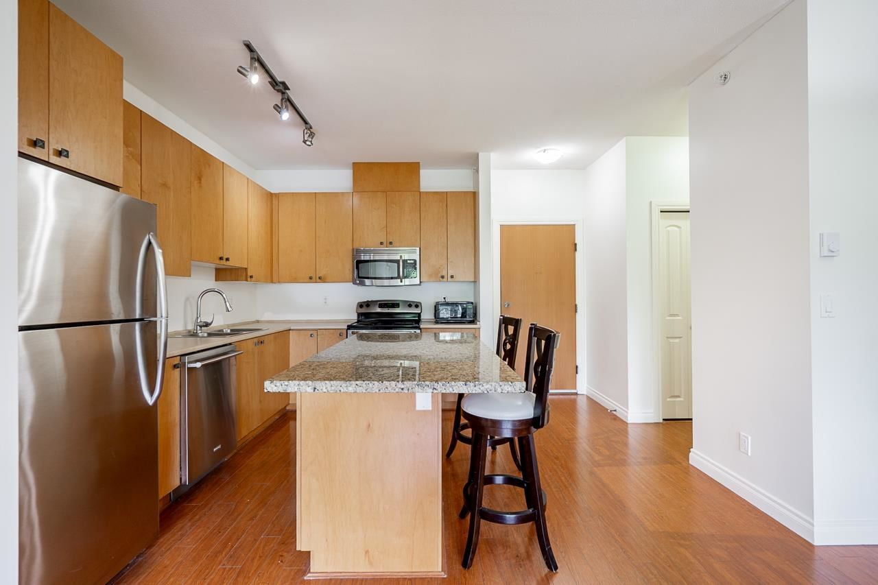 Listing Image 6