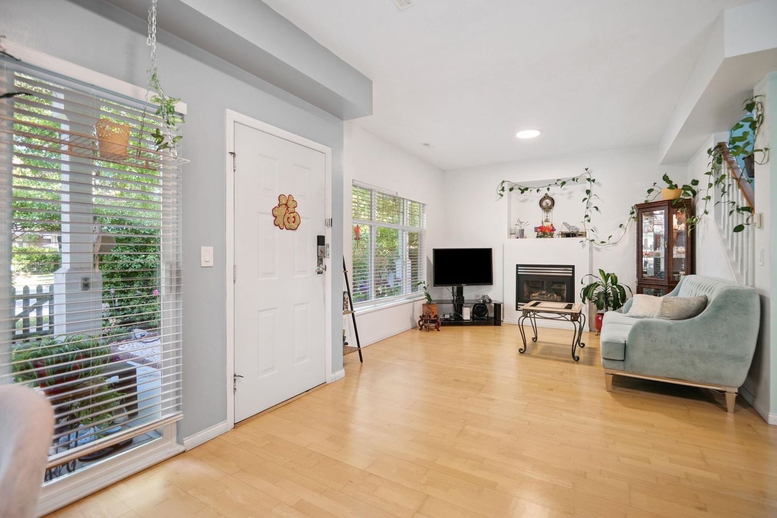Listing Image 5