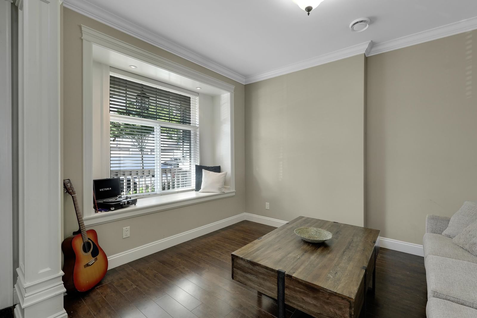 Listing Image 5