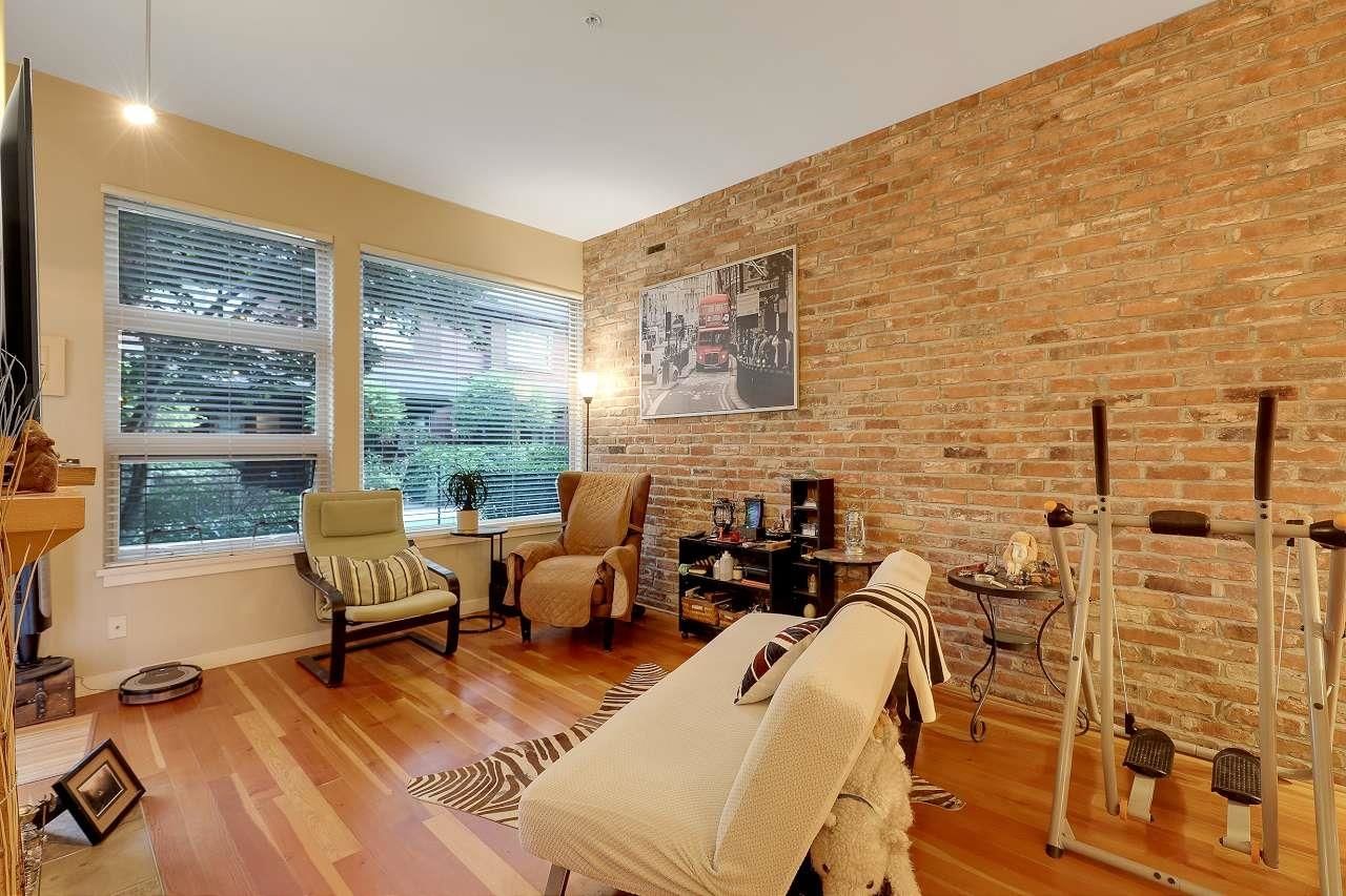 Listing Image 8