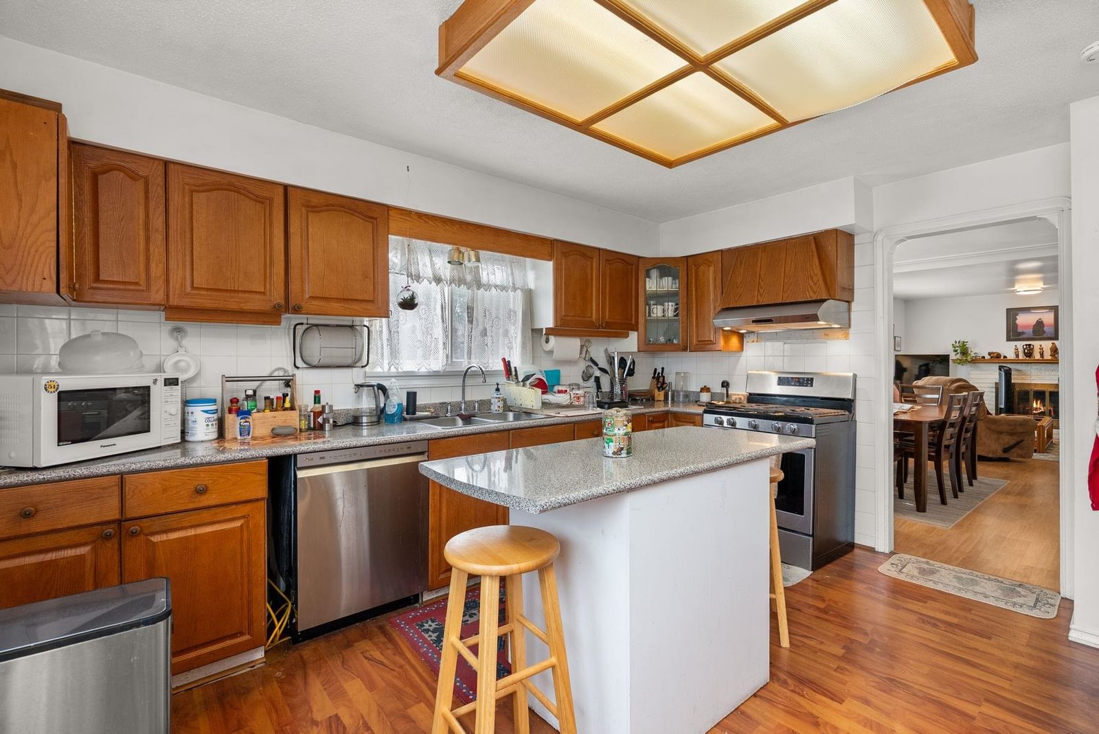 Listing Image 11