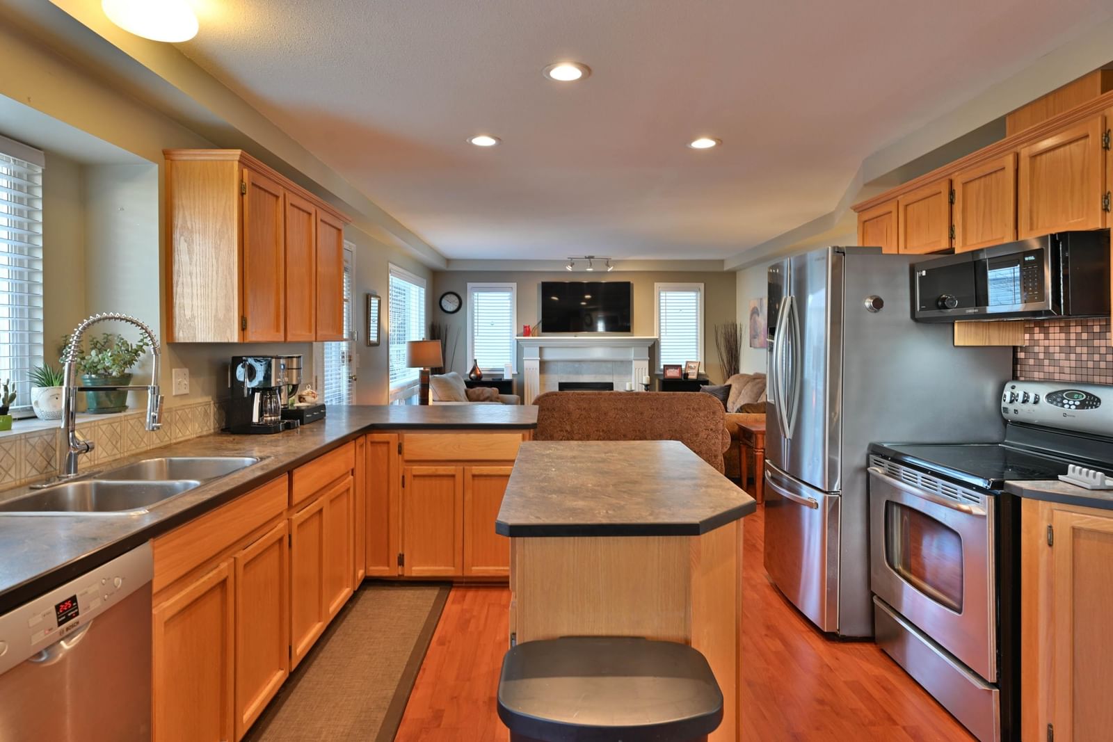 Listing Image 12