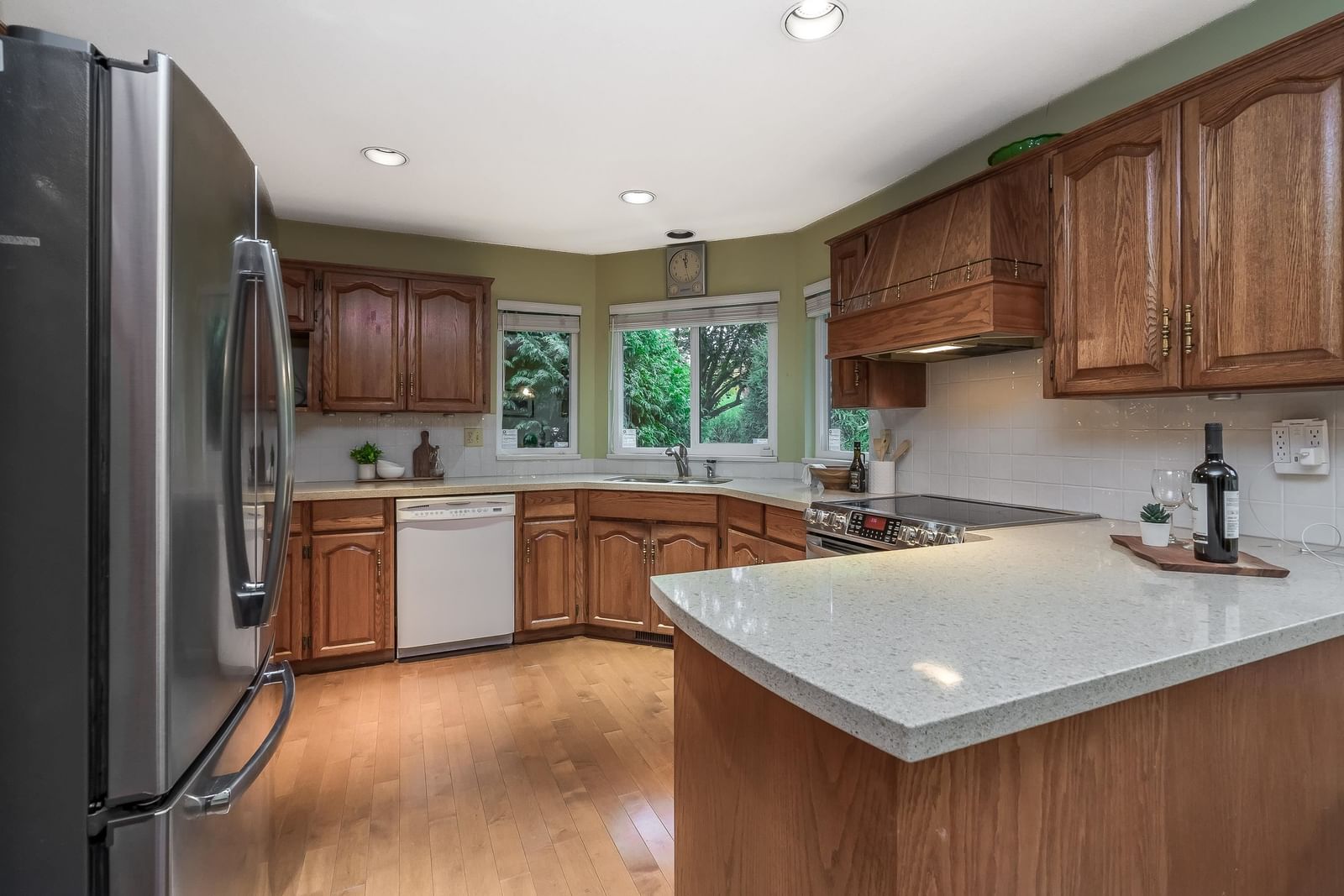 Listing Image 11