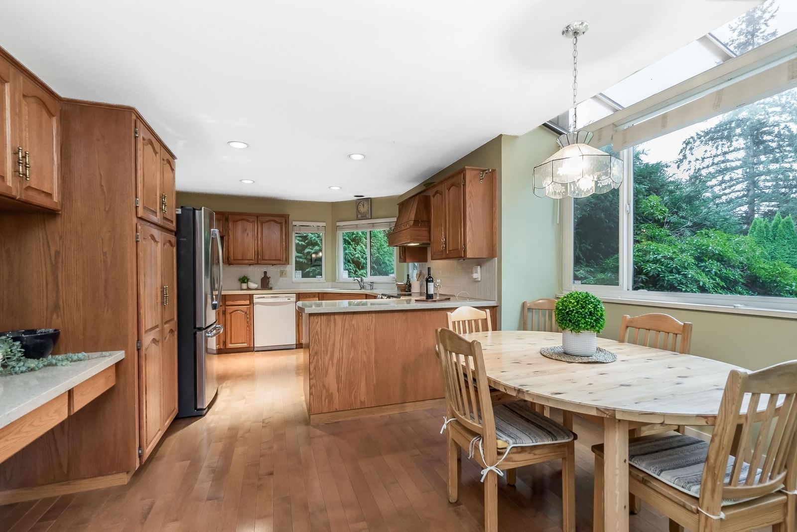 Listing Image 12