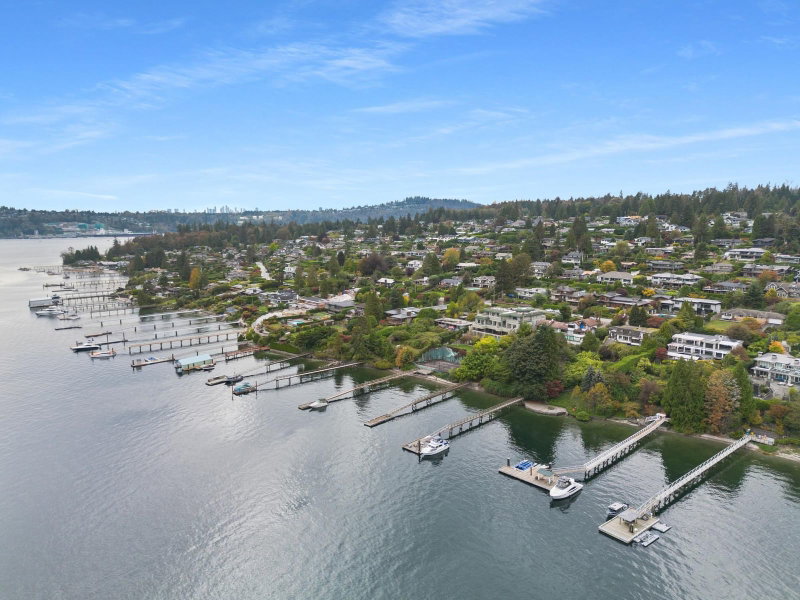 828 Beachview Drive