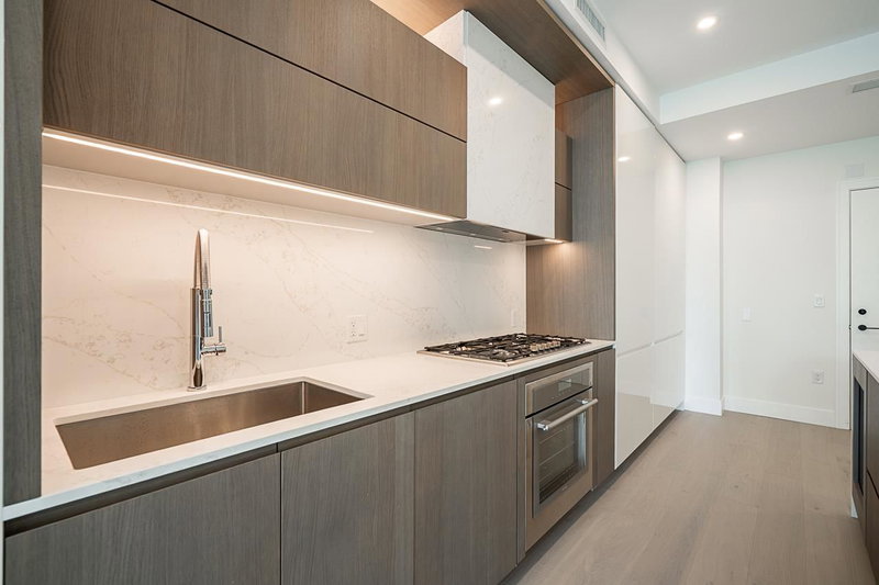 212 - 1342 Johnston Road, White Rock, V4B 0C7 | Image 2