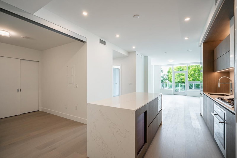 212 - 1342 Johnston Road, White Rock, V4B 0C7 | Image 3