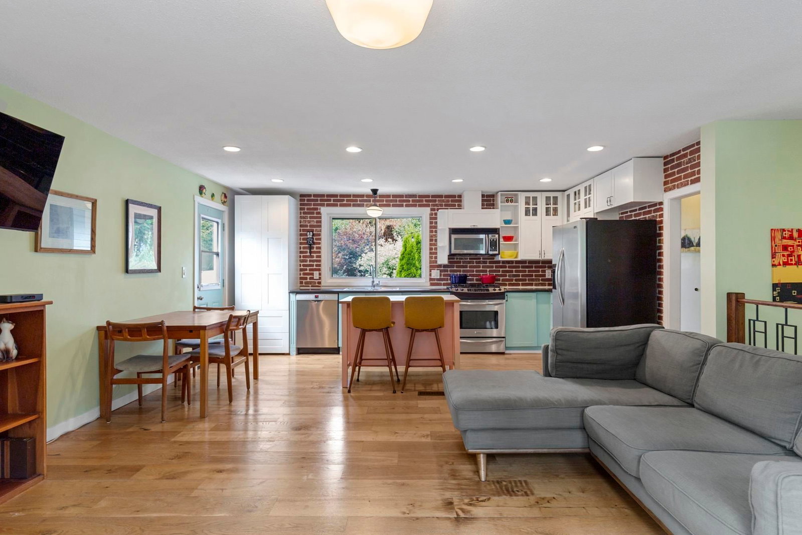 Listing Image 11