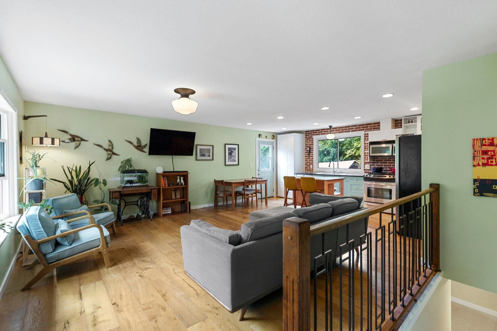 Listing Image 12