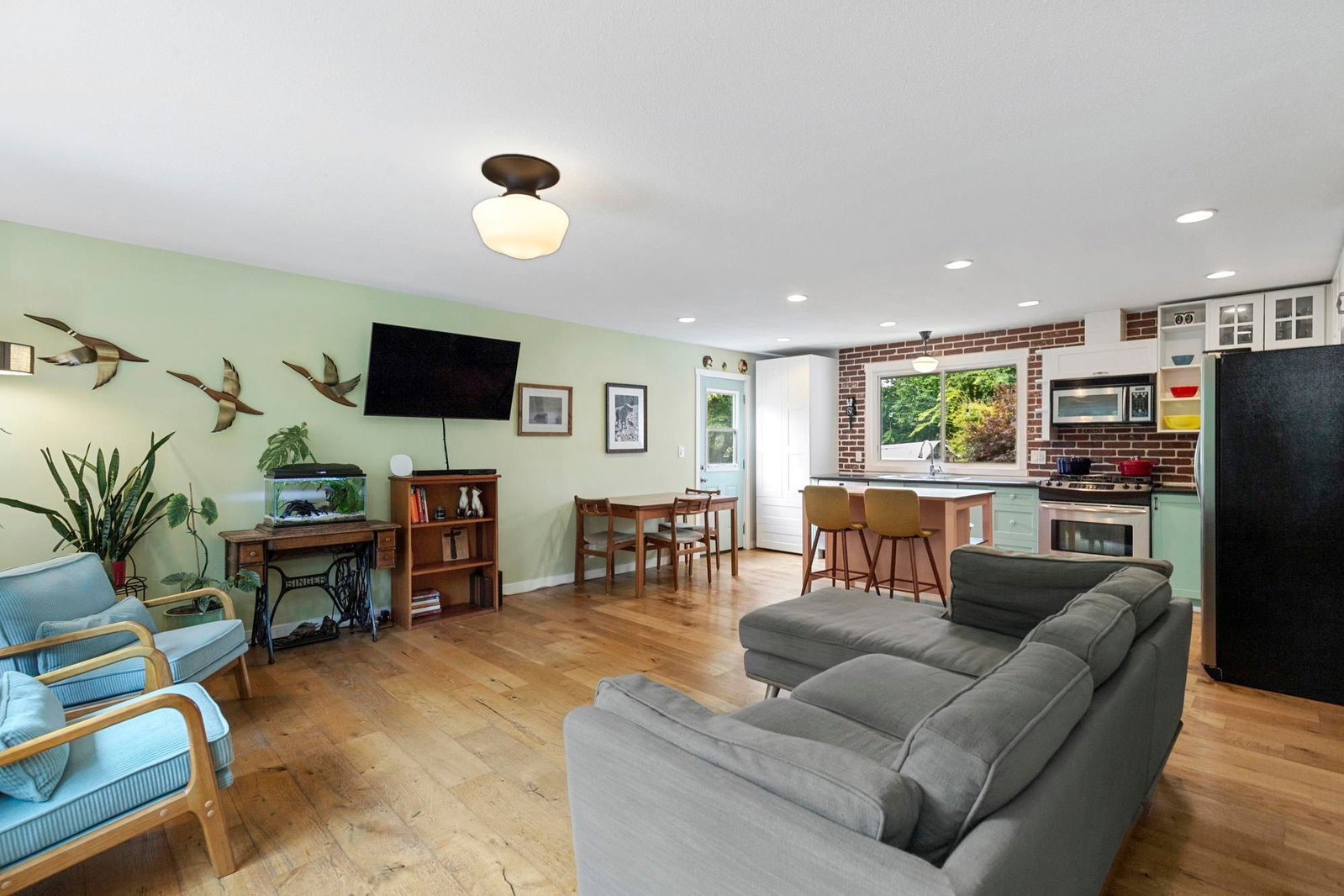 Listing Image 8