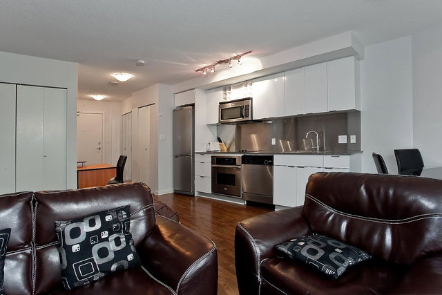 608 - 233 Robson Street