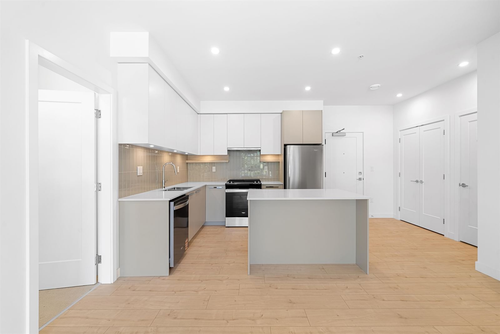 Listing Image 6