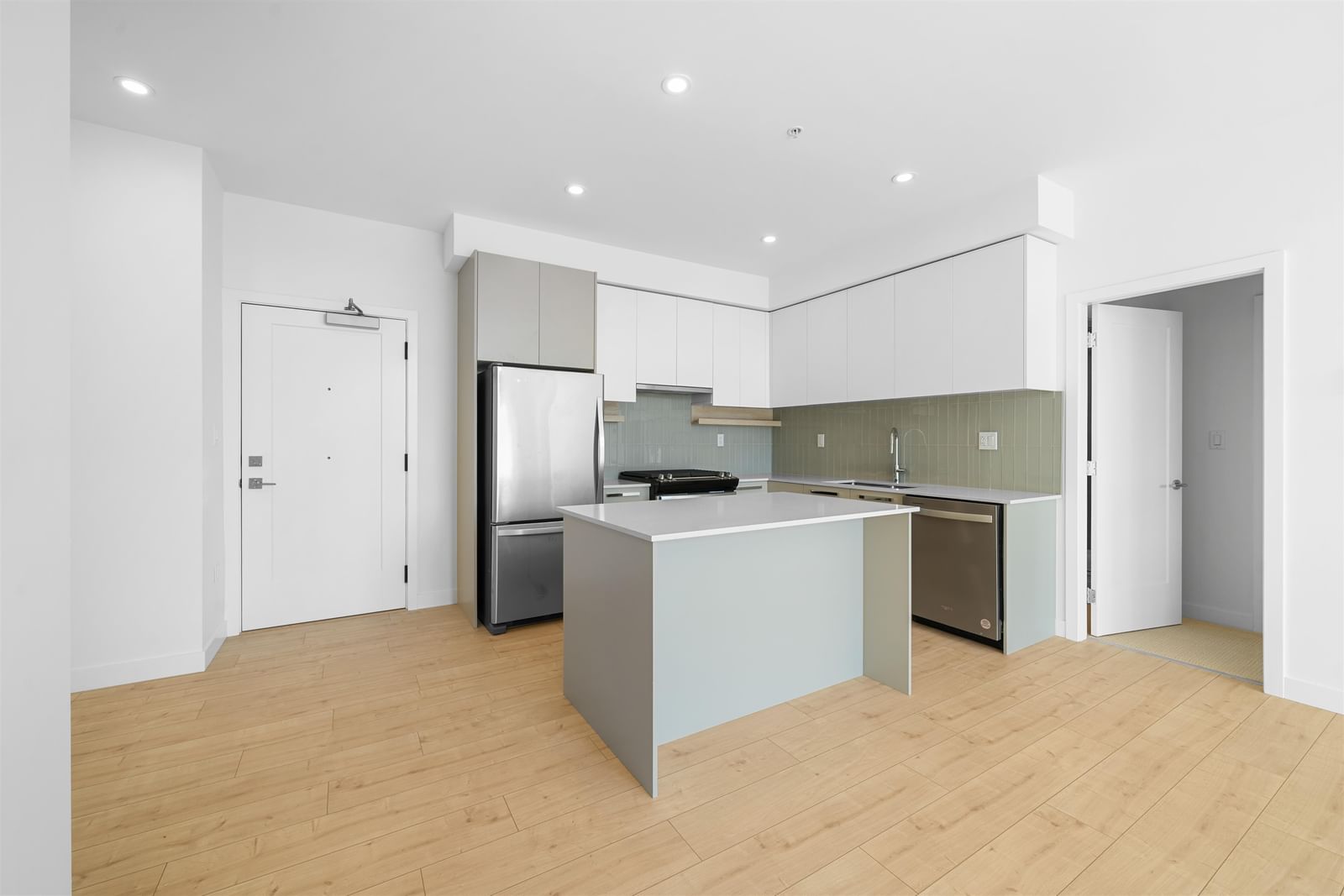 Listing Image 9