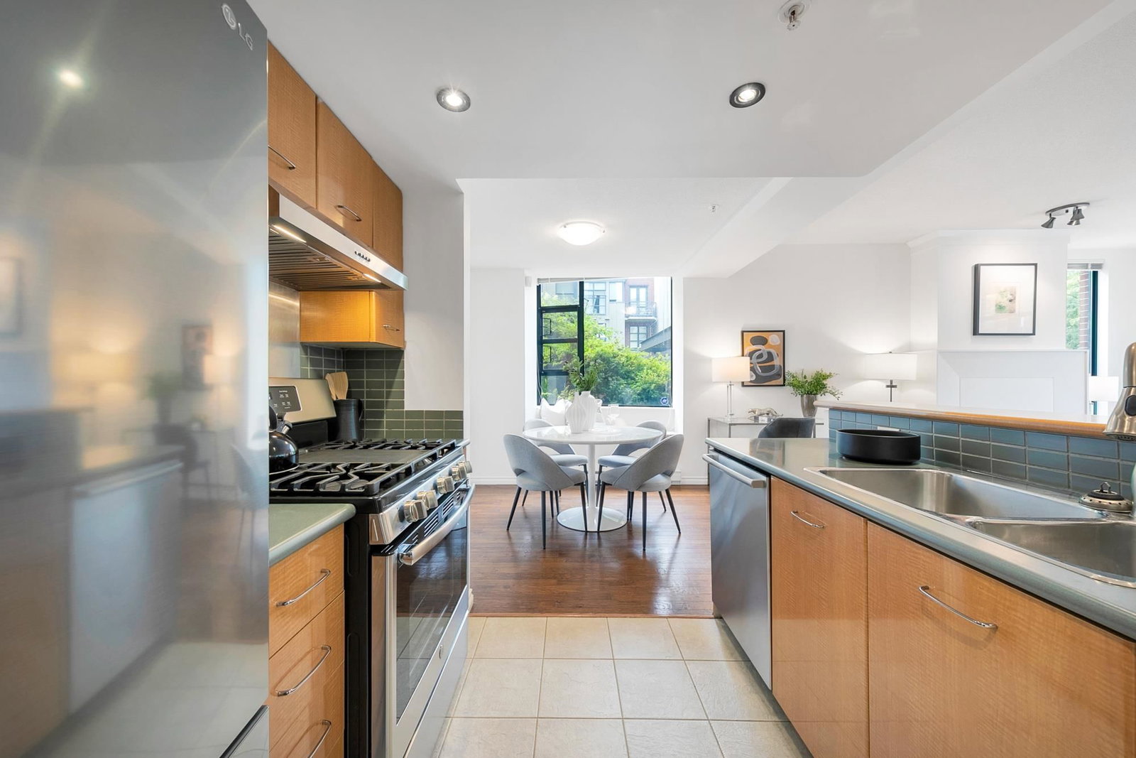 Listing Image 11