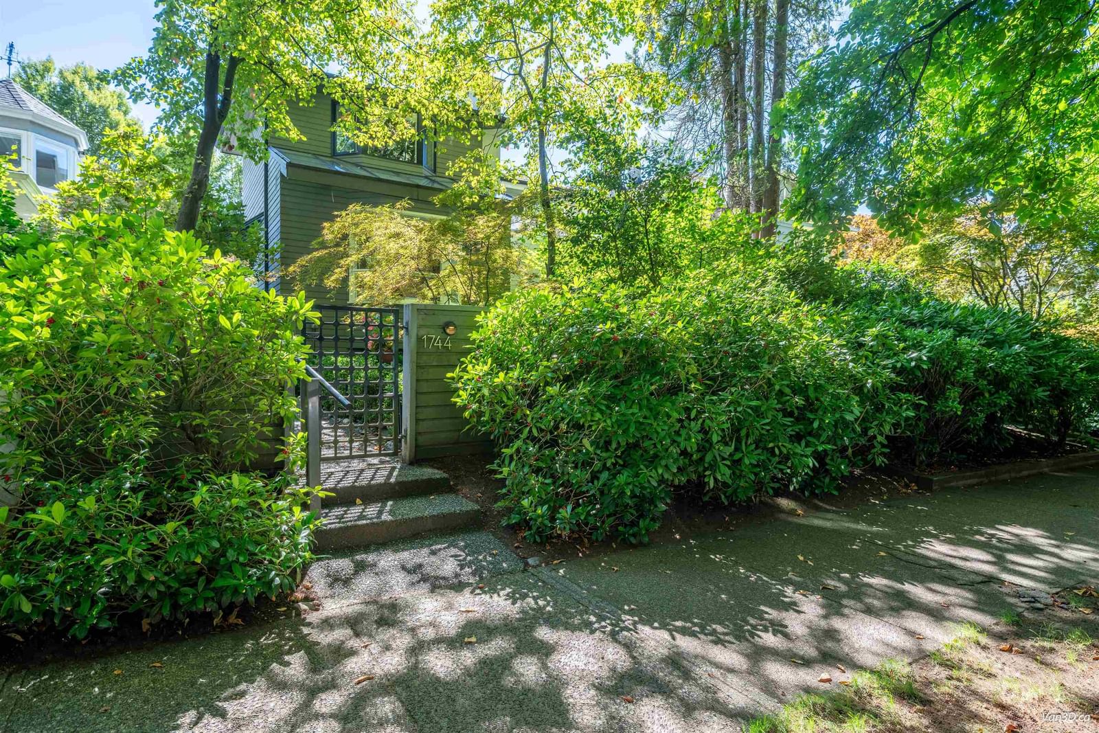 Listing Image 4