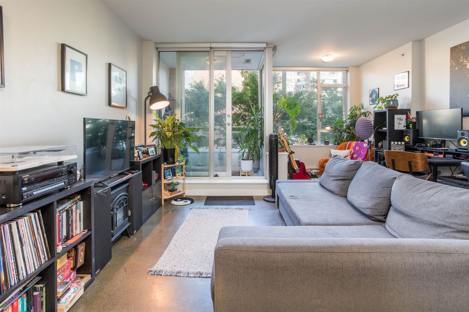 Listing Image 15