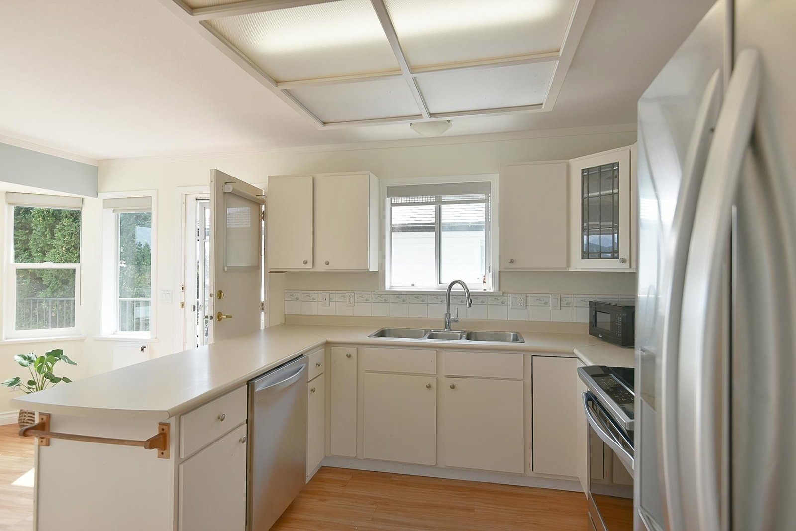 Listing Image 8