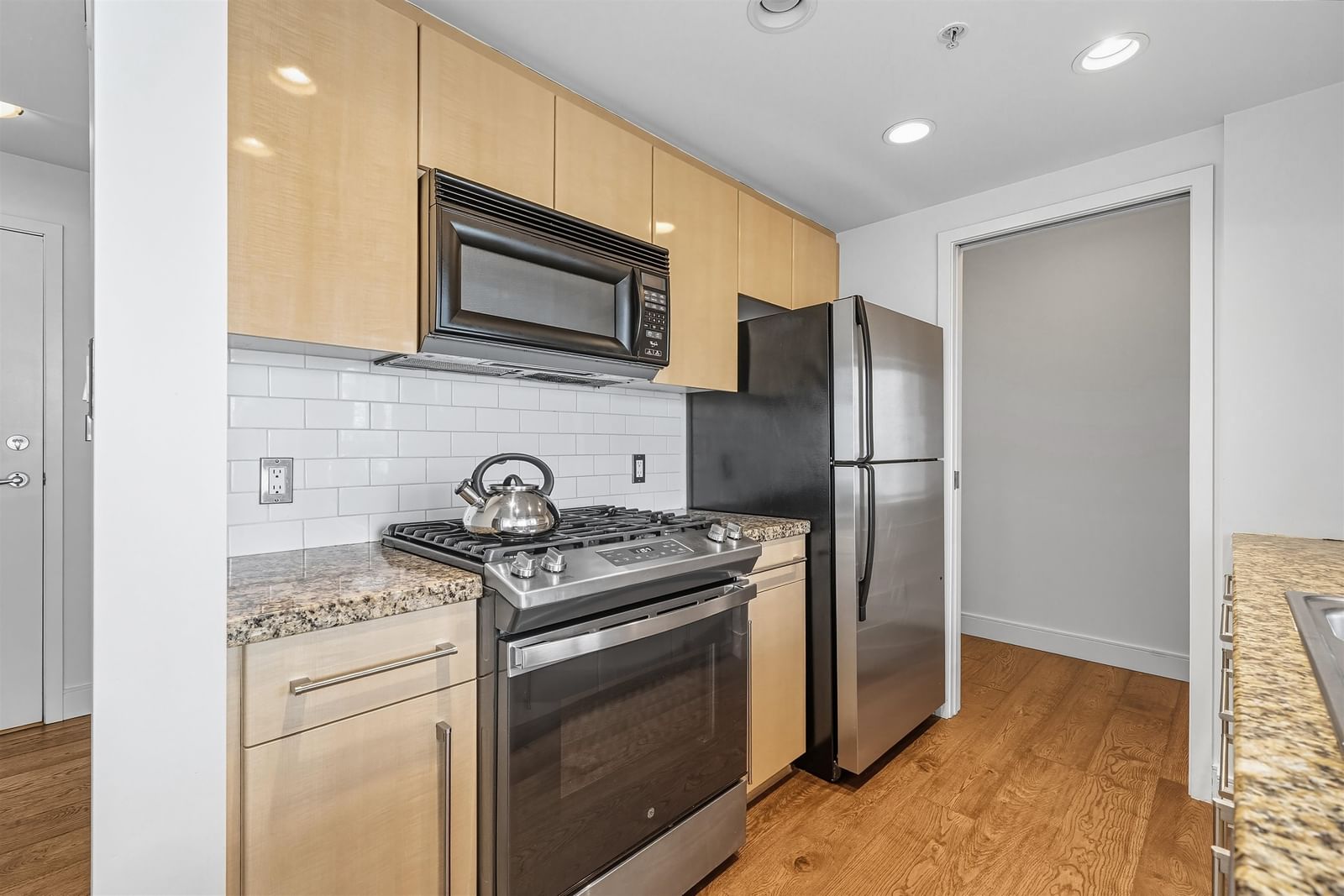 Listing Image 9