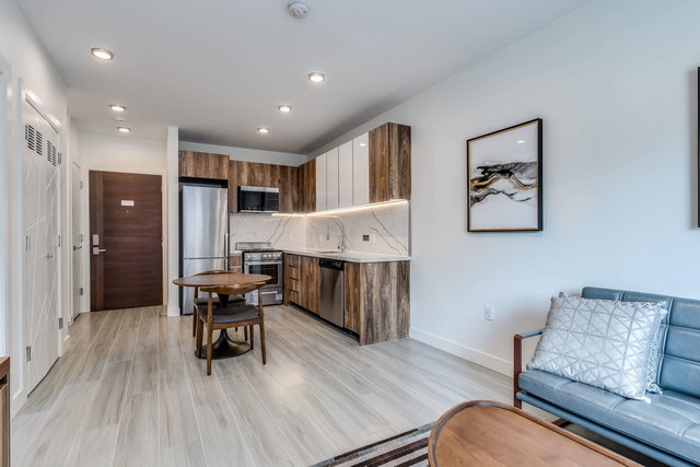 303 - 1168 Pendrell Street