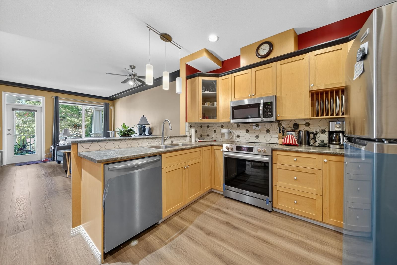Listing Image 6