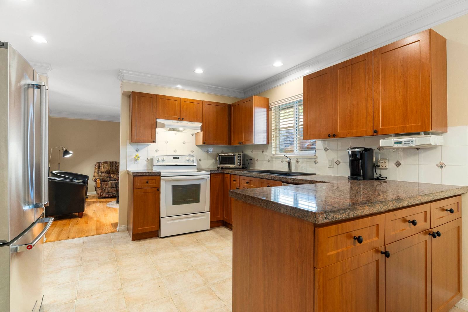 Listing Image 12