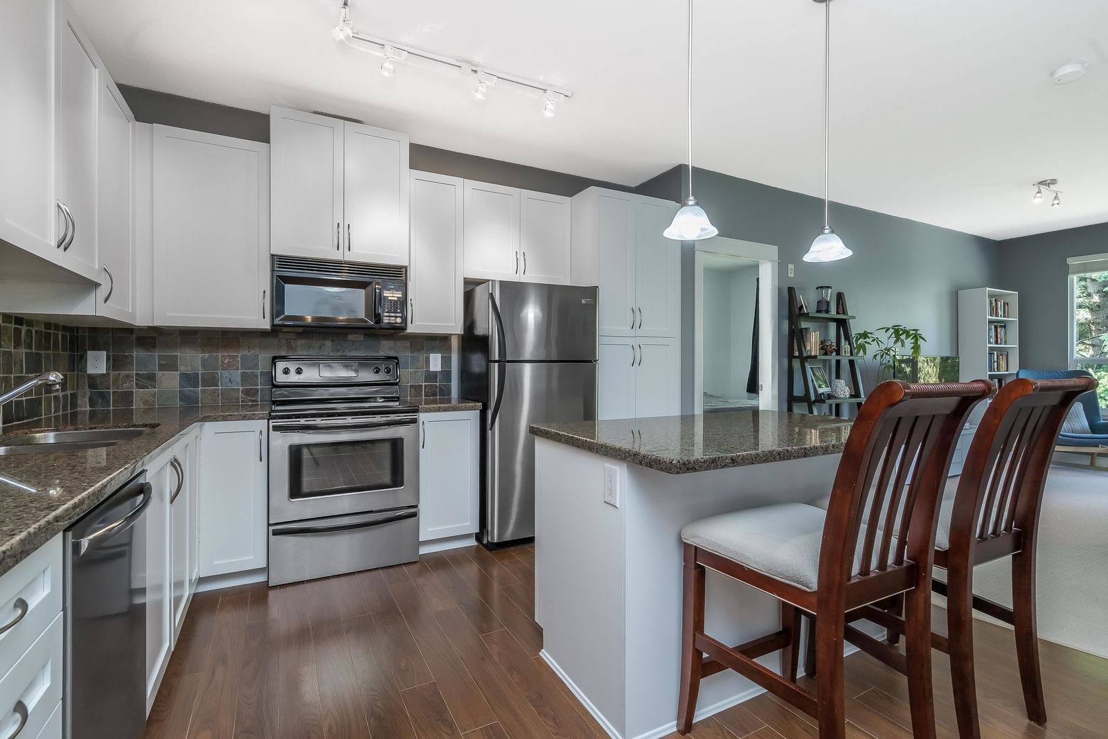 Listing Image 9