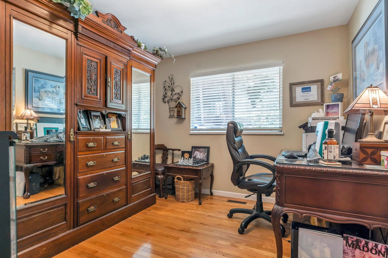 Listing Image 9