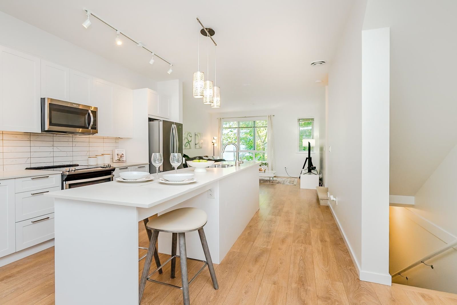 Listing Image 9