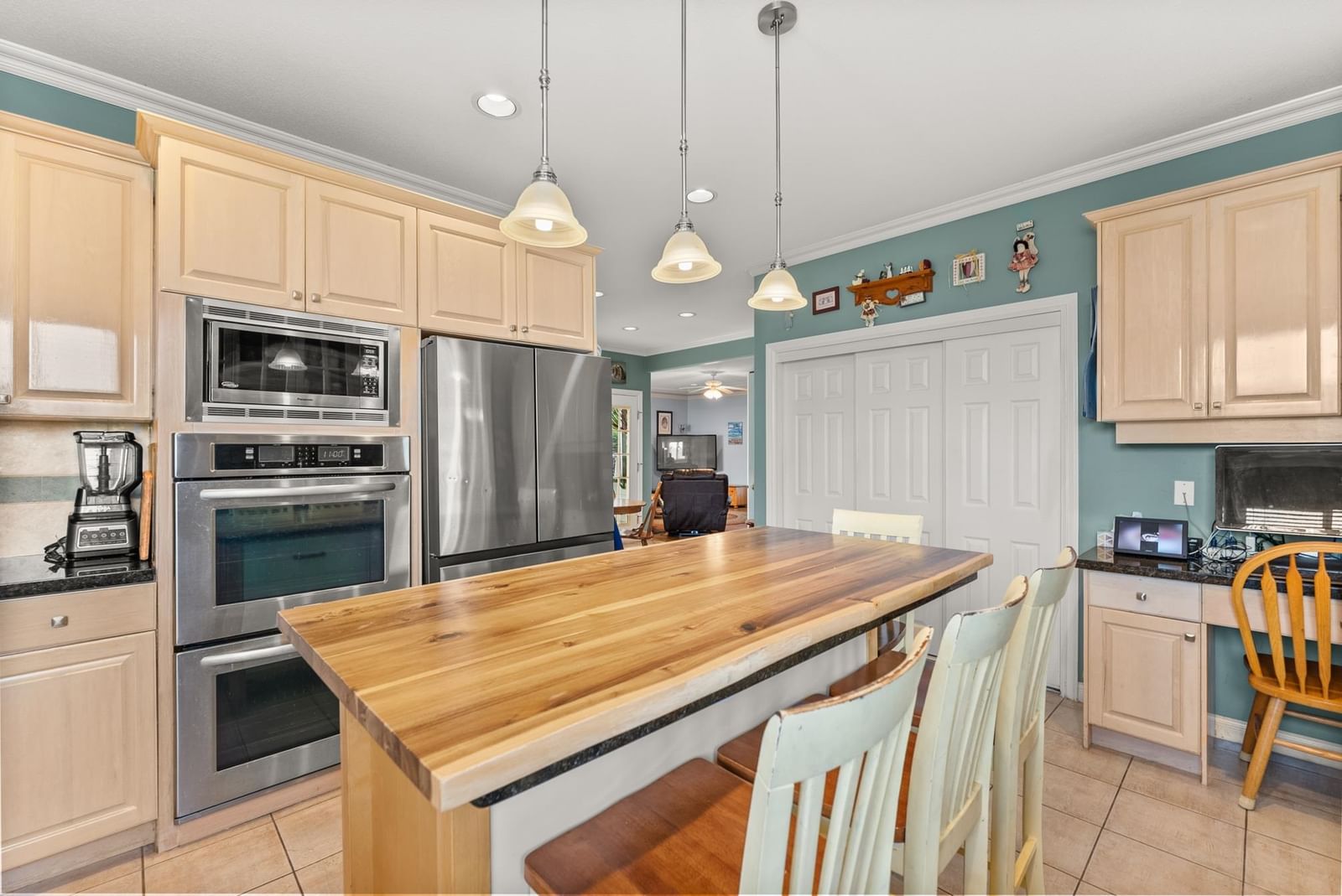 Listing Image 11