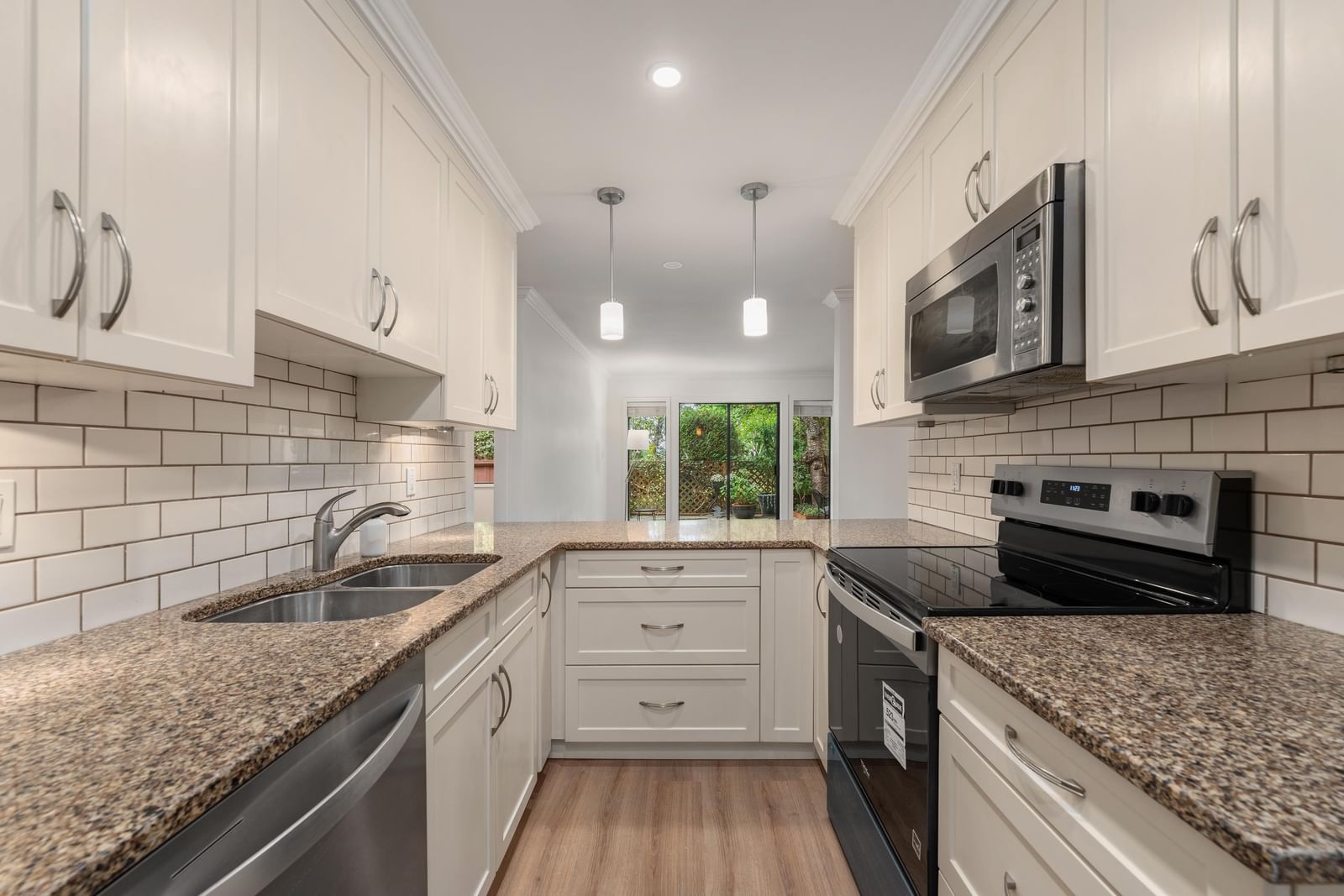 Listing Image 12