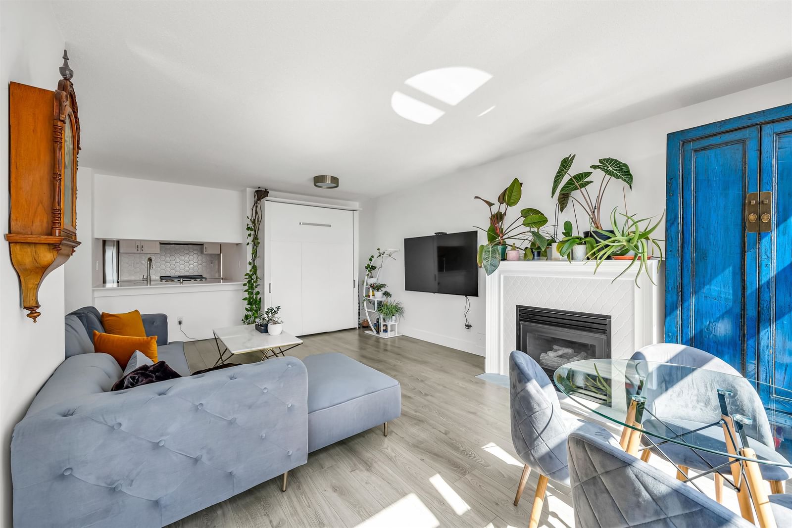 Listing Image 12