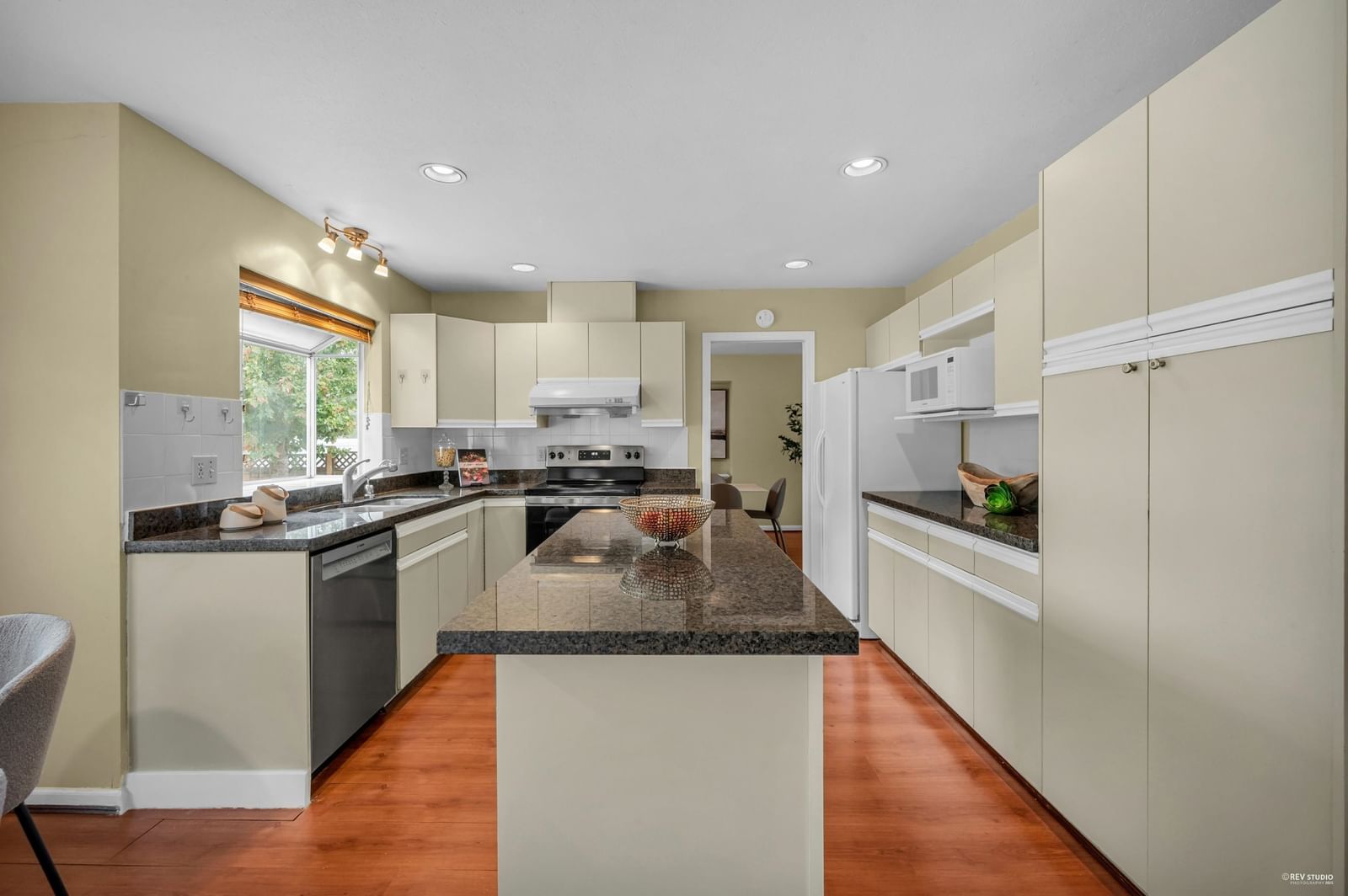 Listing Image 14