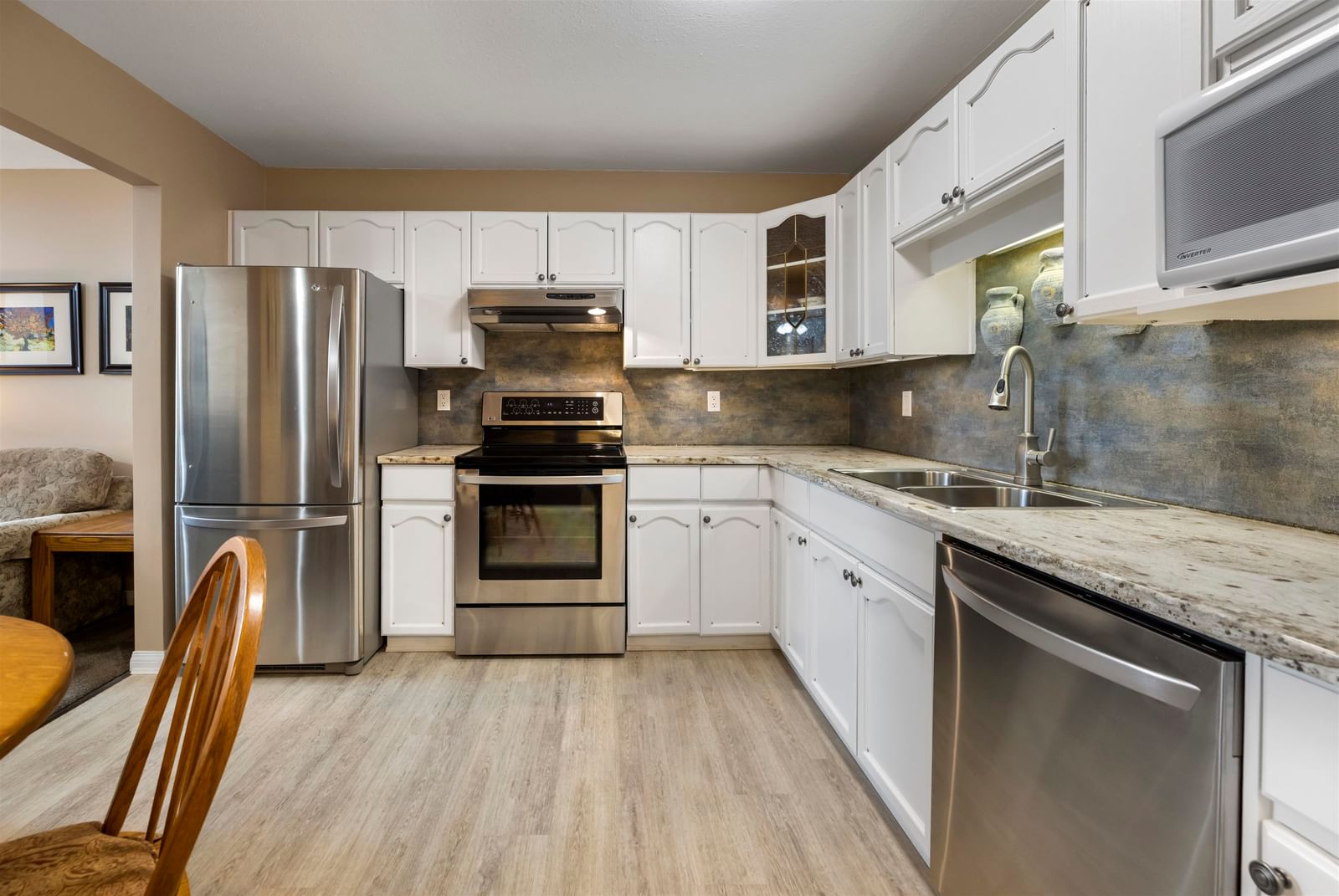Listing Image 9
