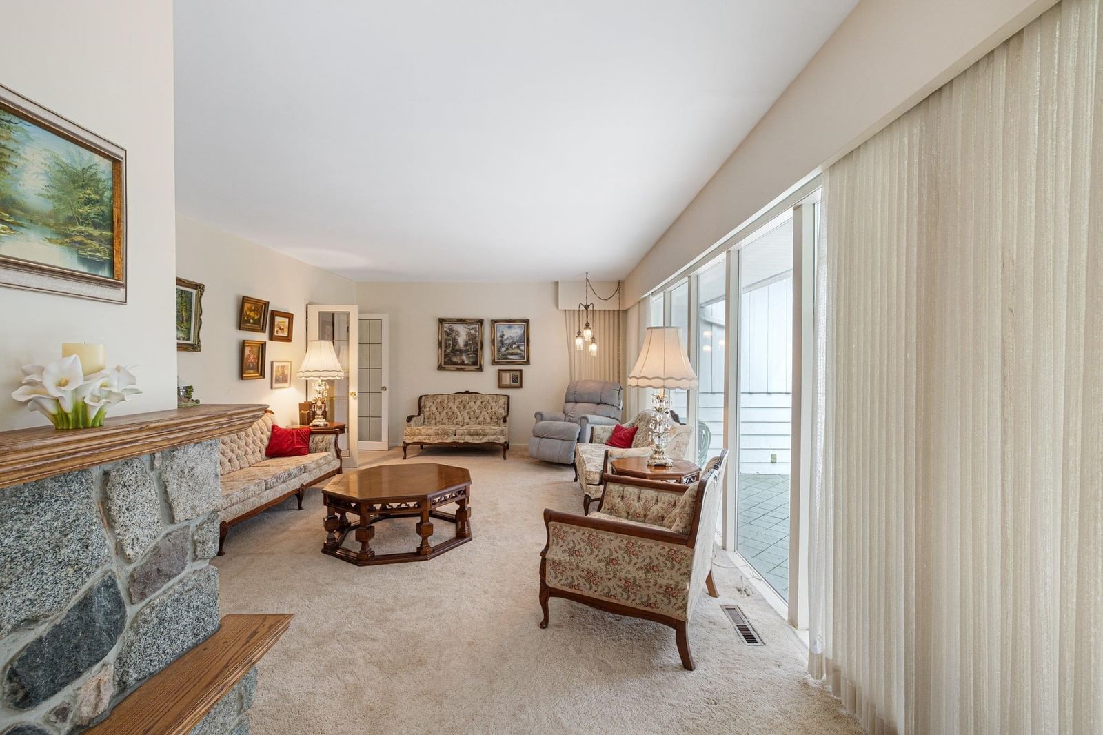 Listing Image 11