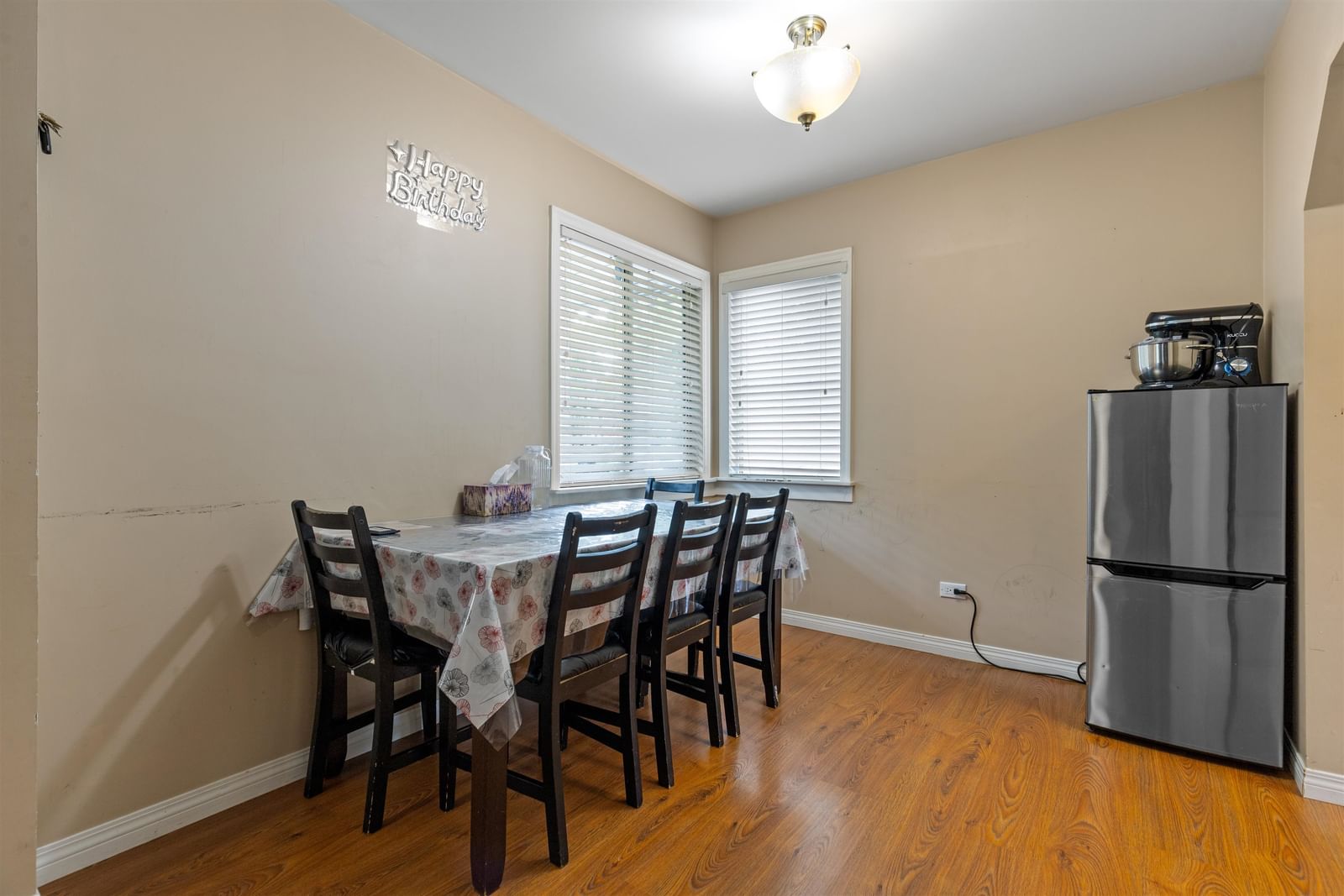 Listing Image 9