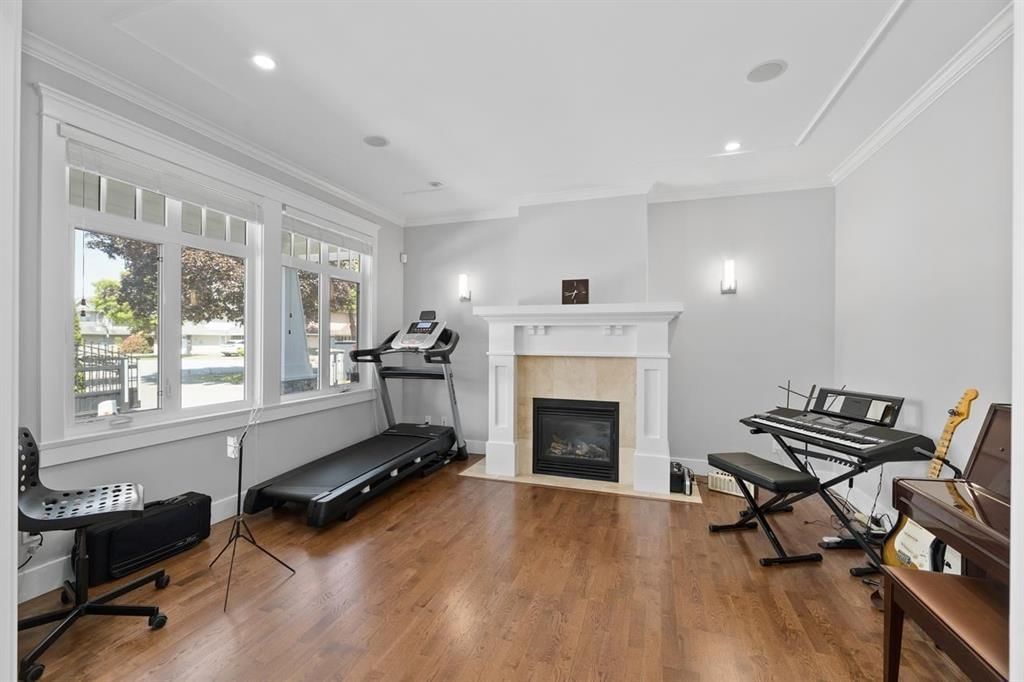 Listing Image 8
