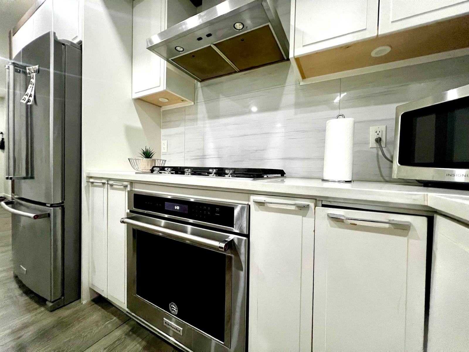 Listing Image 12