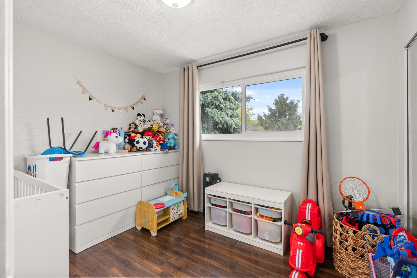 Listing Image 12