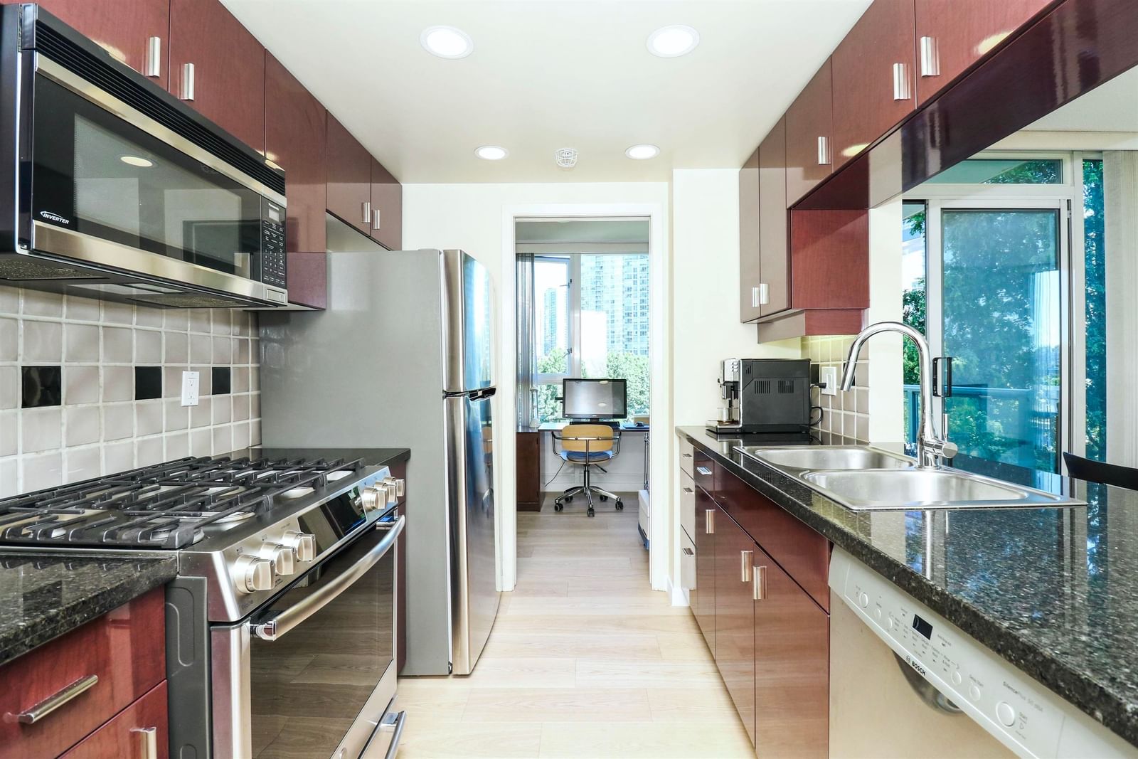Listing Image 10